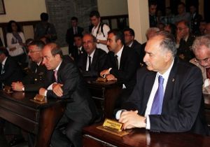 Kongre binasında tarih dile geldi